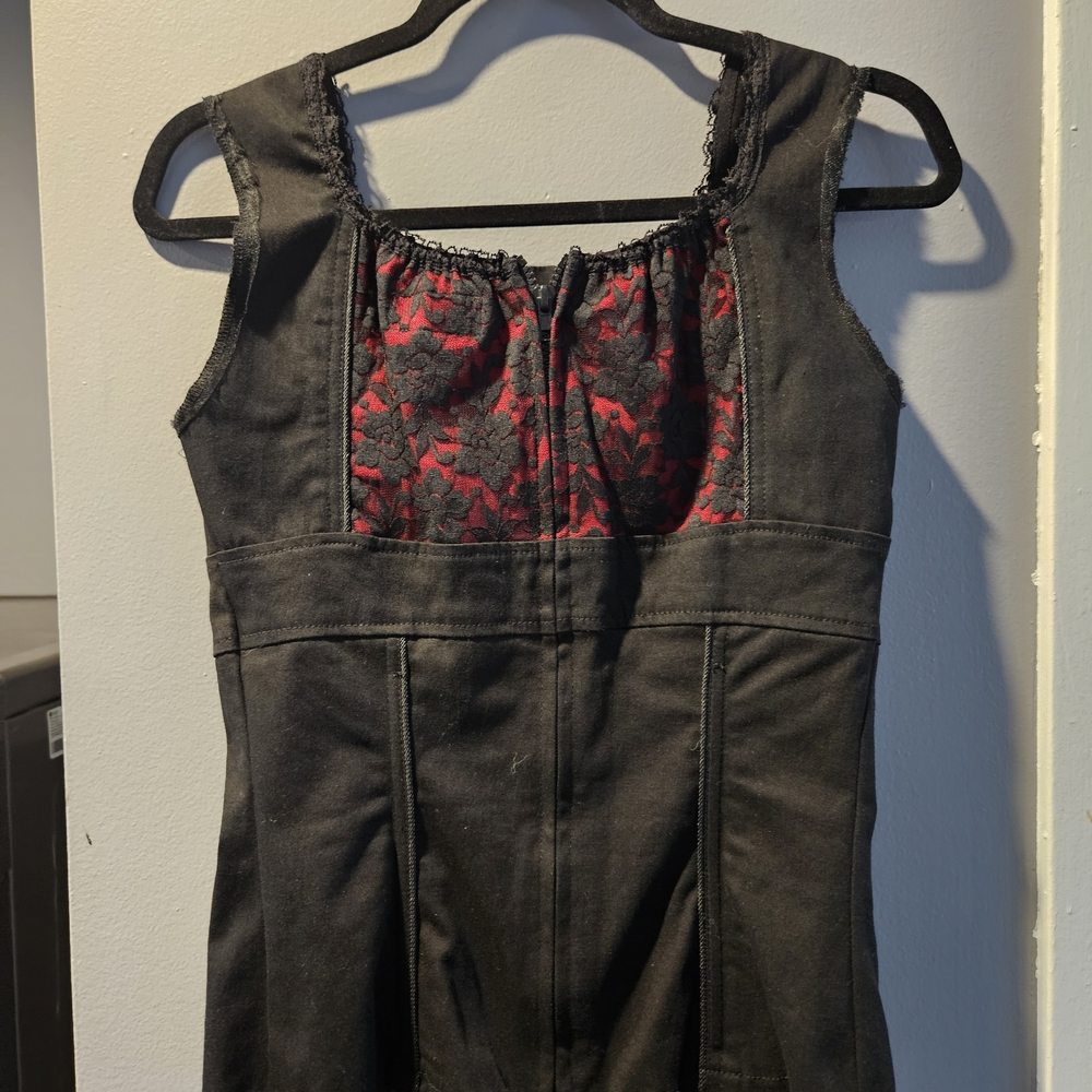 RARE Tripp NYC Vibrant Red and Black Top - Picture 4 of 6
